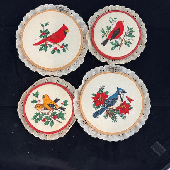 Set of 4 Holiday Christmas Winter Birds Stitch - Picture 1 of 2